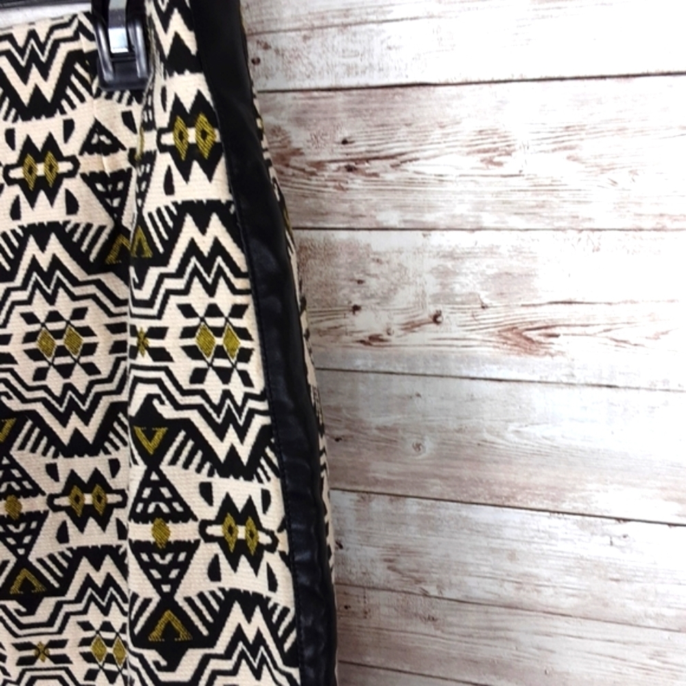 Ark & Co, 0202, Green, creme, woven, black mini skirt, Sz L - Picture 6 of 7